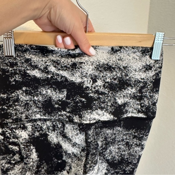 Lululemon Wunder Under Super High-Rise Leggings Jacquard Black & White Size 6 - Picture 7 of 11